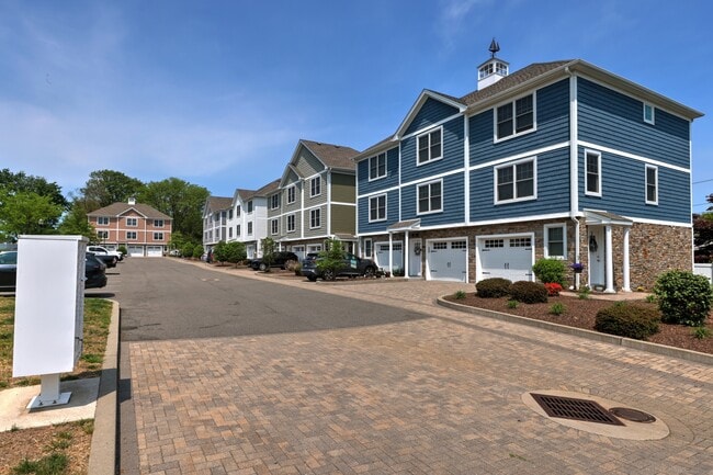 Building Photo - 337 Meadowside Rd Unit A Rental