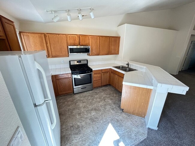 Photo - Cozy 3Bed/2Bath/2Car Residence located in beautiful Summerlin!