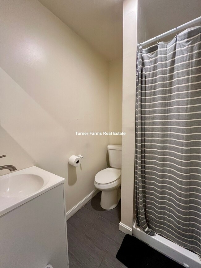 Photo - 525 E 3rd St Unit 2R