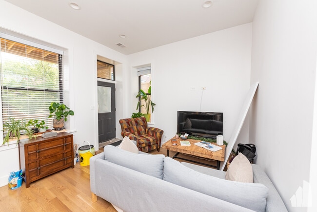 Photo - 3517 N Reta Ave Unit 4R