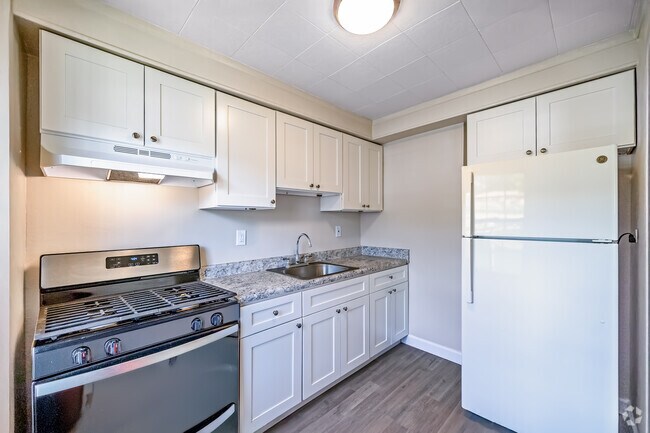 2BR, 1BA - Type B - 759SF - Kitchen