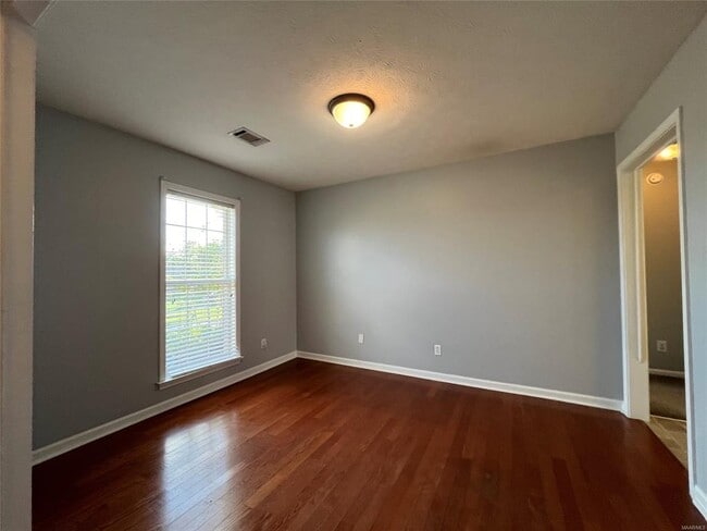 Photo - 114 Regent Ct