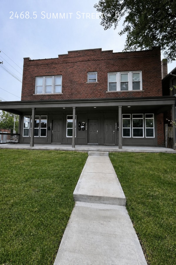 Building Photo - 2468.5 Summit St Unit B