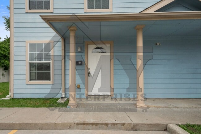 Photo - Duplex For Lease Unidad Garcia Plaza 819TA