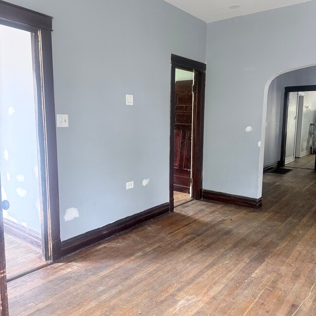 Photo - 6833 S May St