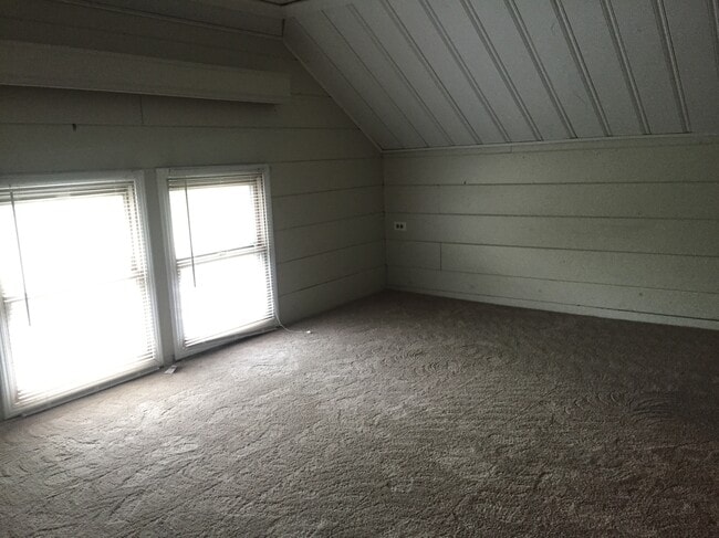 Photo - 1919 Plainfield Ave NE