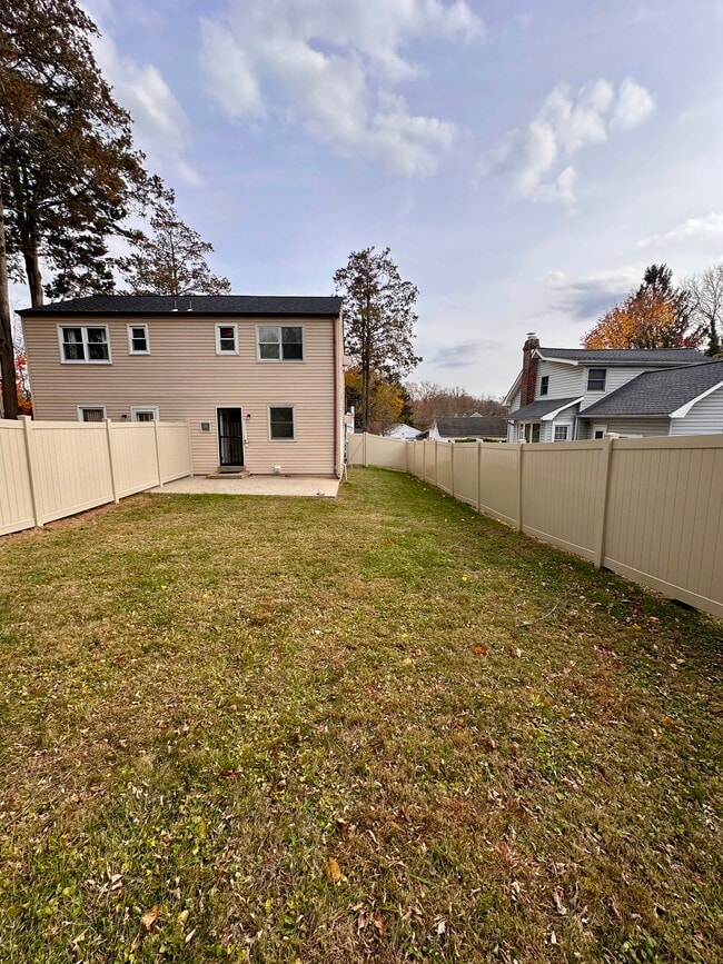 Photo - 454 Avenue A