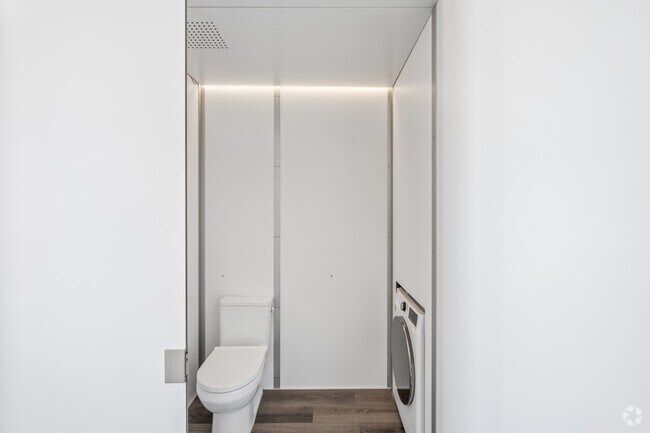 1BR, 1BA - 525SF - Bathroom/ In-Unit Laundry