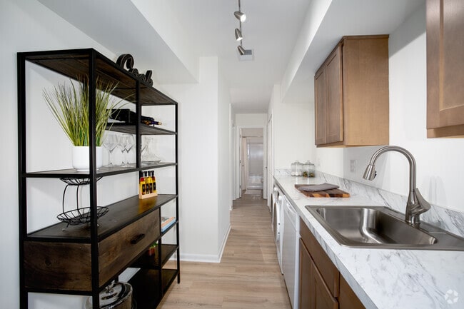1BR, 1BA - 658SF - Kitchen