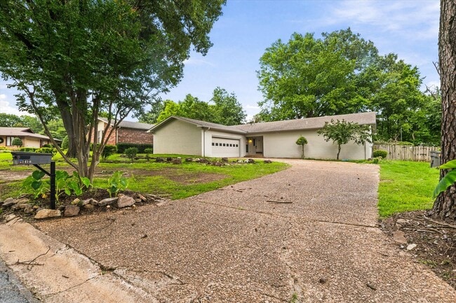 Photo - 4-BED, 2-BATH ALL-BRICK HOME NEAR JONESBORO COUNTRY CLUB!