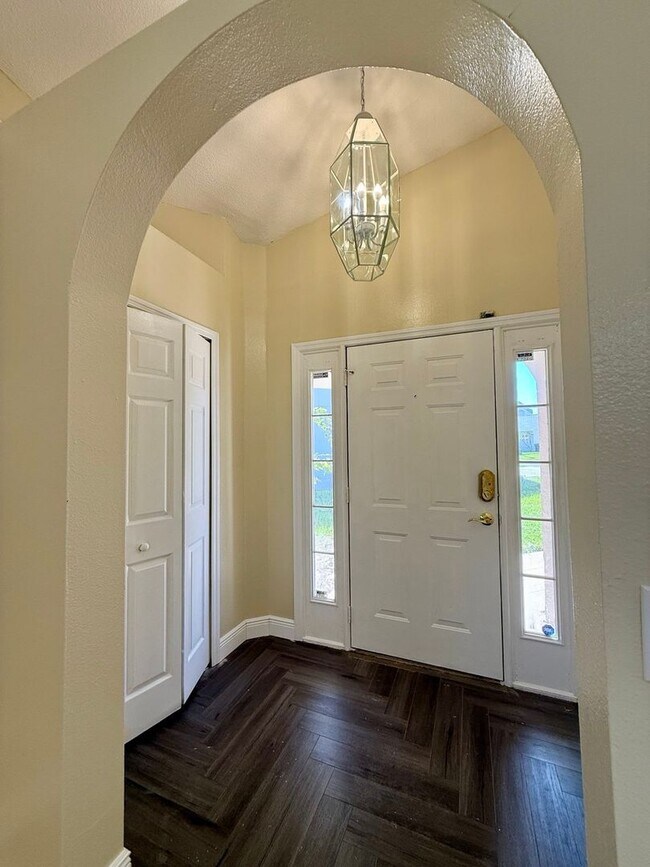 Photo - ?North Lakeland Gem – Private Single-Famil...