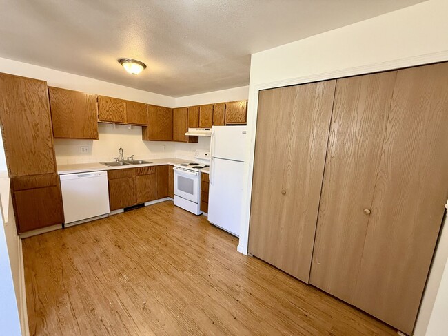 Photo - 511 Peterson Dr Unit 4