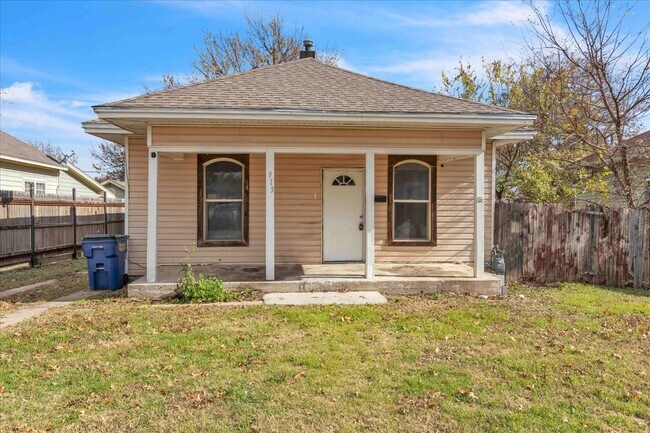 Photo - 913 S Hoff Ave