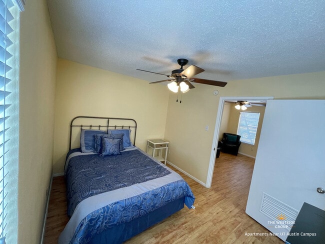 Hyde Park Court Apartments
