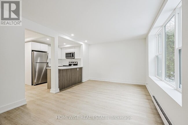 Photo - 100 Liberty St N