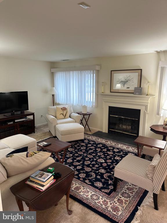 Photo - 864 Jefferson Way