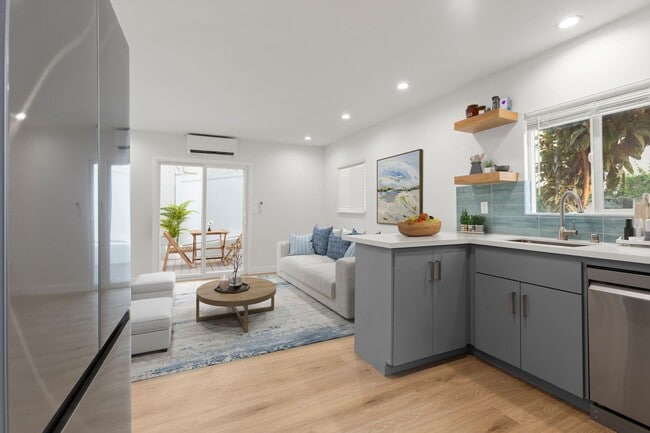 Building Photo - Private Bungalow w/ Yard! Move in Today