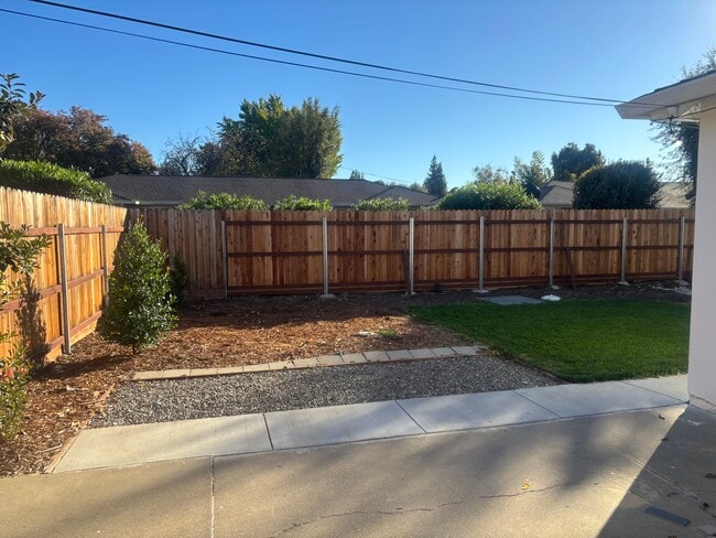 Backyard - 1168 West Cir Unit 1168