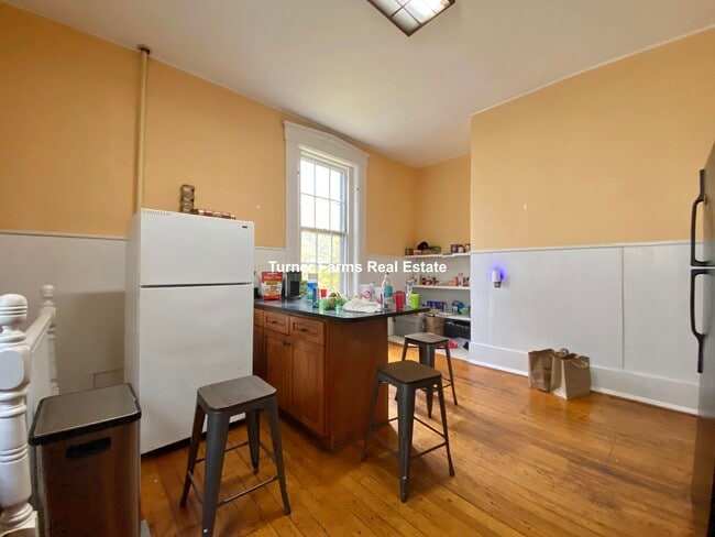 Photo - 139 Hillside St Unit A