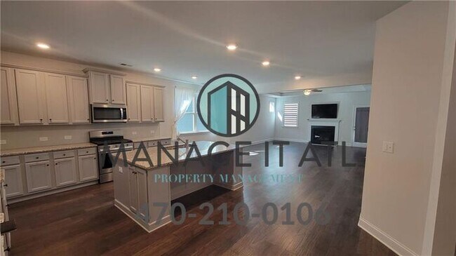 Photo - Master on Main - 4 bedroom house in Buford