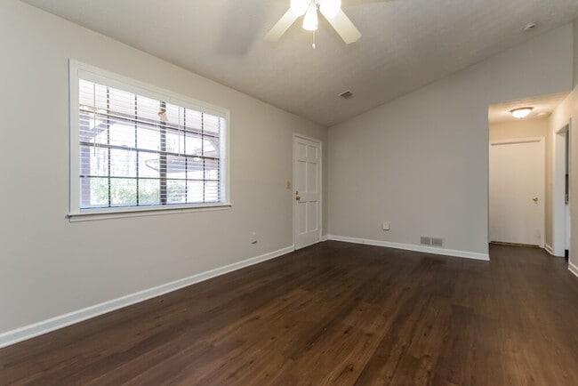 3048 Jonathan Ct SW