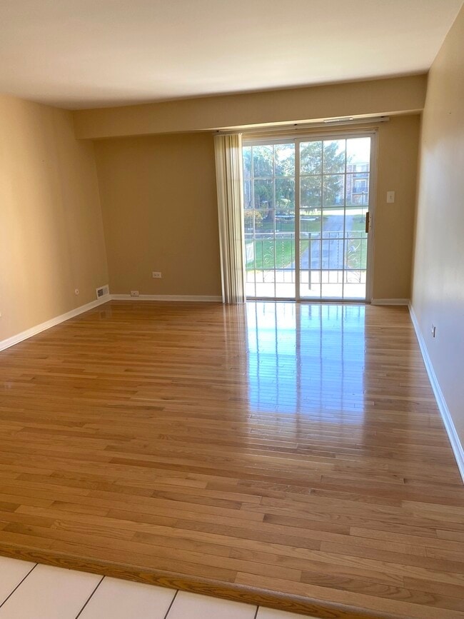 Photo - 1619 N Windsor Dr Unit 212