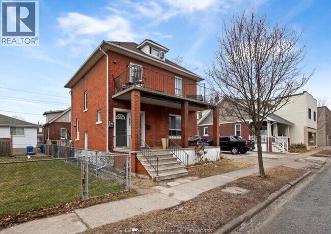 Photo - 853 Pillette Rd