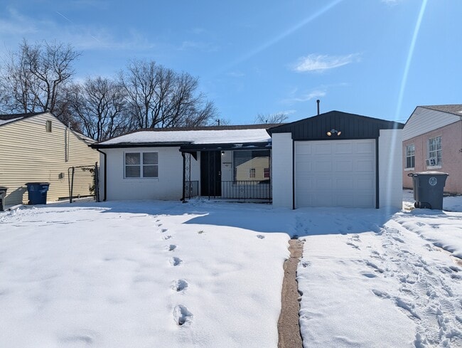 Building Photo - 28 W 27th St N