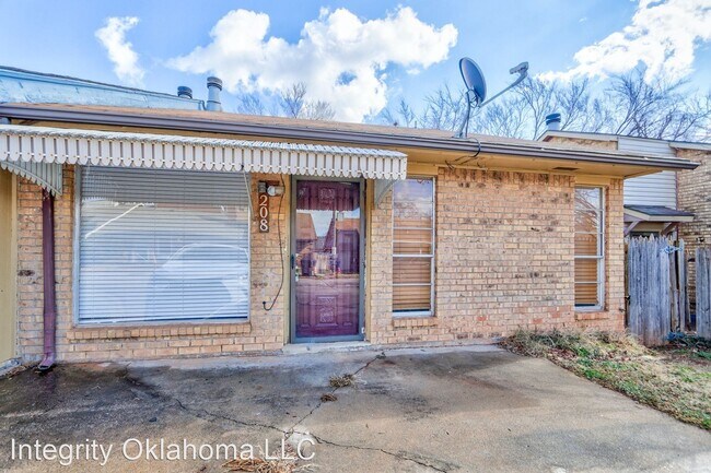 2 br, 2 bath House - 208 Woodman Dr. - 2 br, 2 bath House - 208 Woodman Dr.
