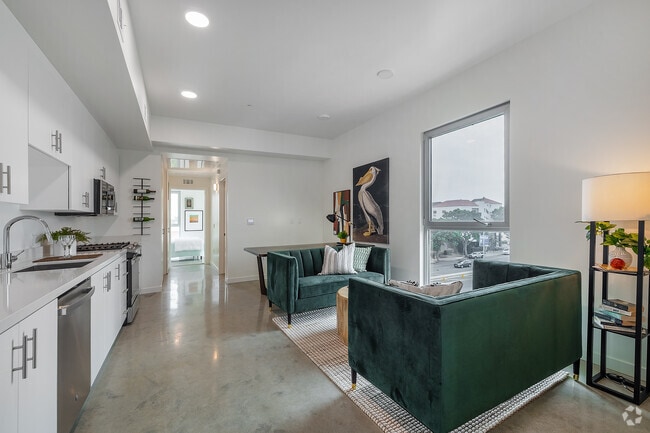 1BR, 1BA - 583SF - Living Room