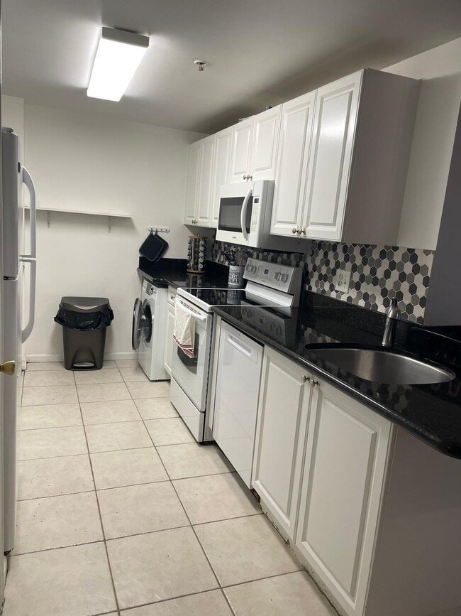 Photo - 2060 Greenview Shores Blvd Unit 319