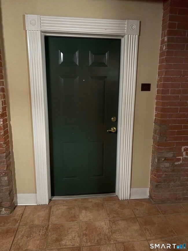 Photo - 145 Canal St E