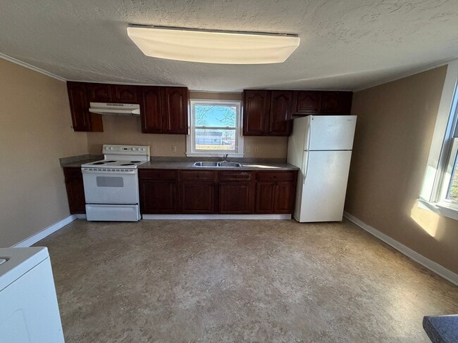 Photo - 3 Bed 2 Bath home in the Heart of Martin, TN!