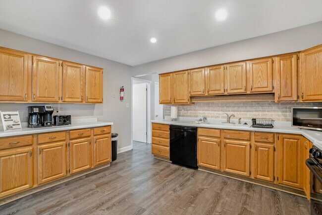 Photo - 570 E Higgins Rd Unit ID1301333P