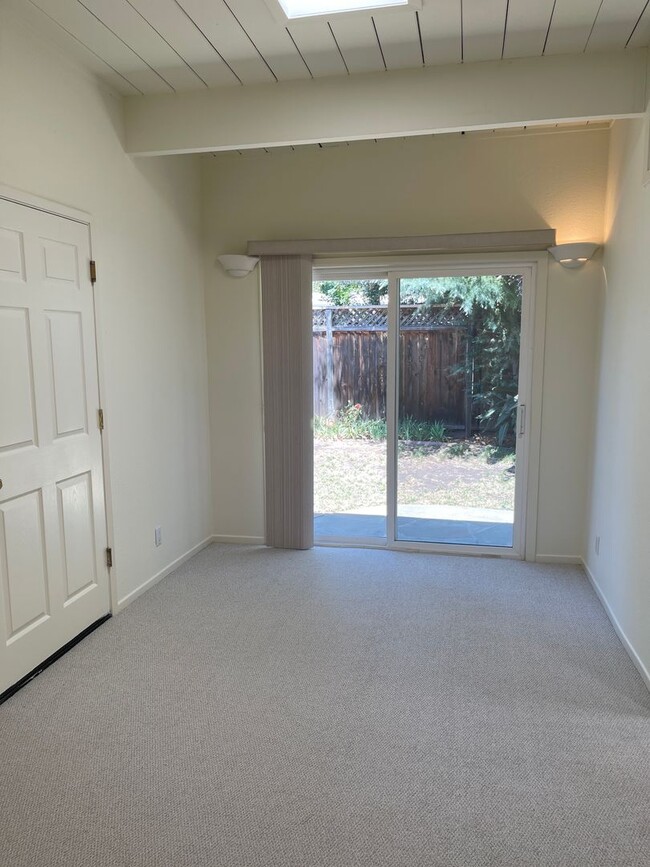 Photo - Wonderful airy and lightfilled Eichler, walk to schools