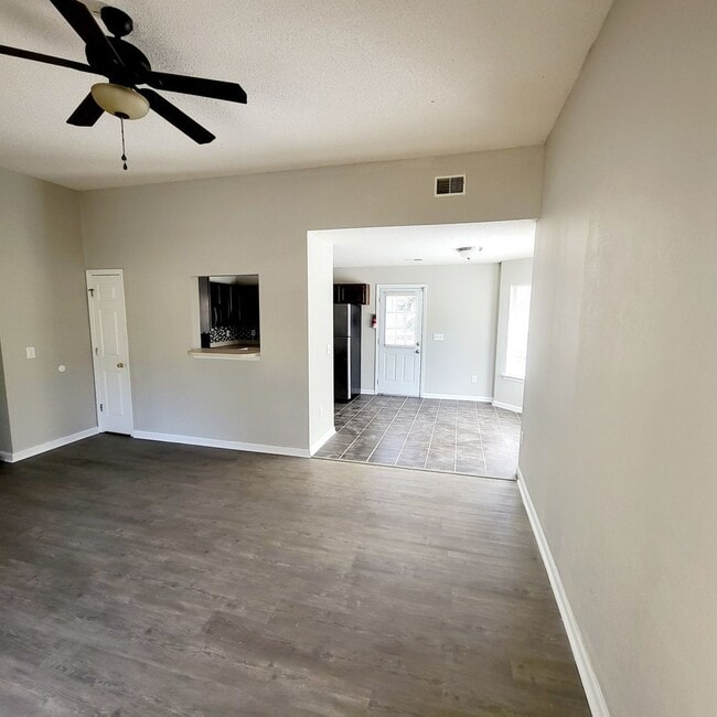 Photo - 511 Caddis Creek Rd