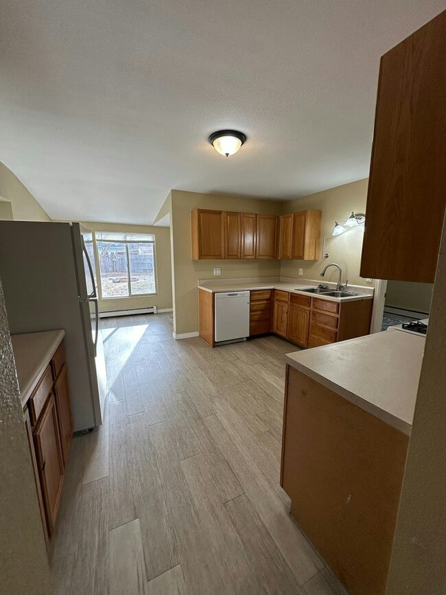 Photo - 436 E 6th St