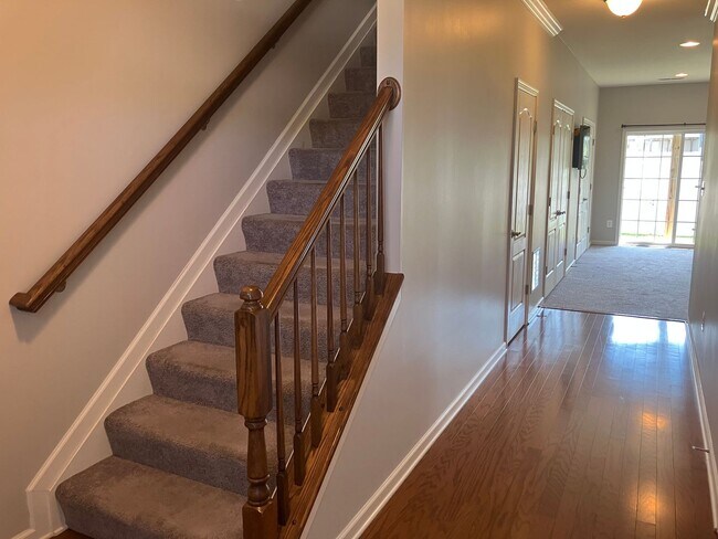 Photo - 1006 Windlass Glen Rd