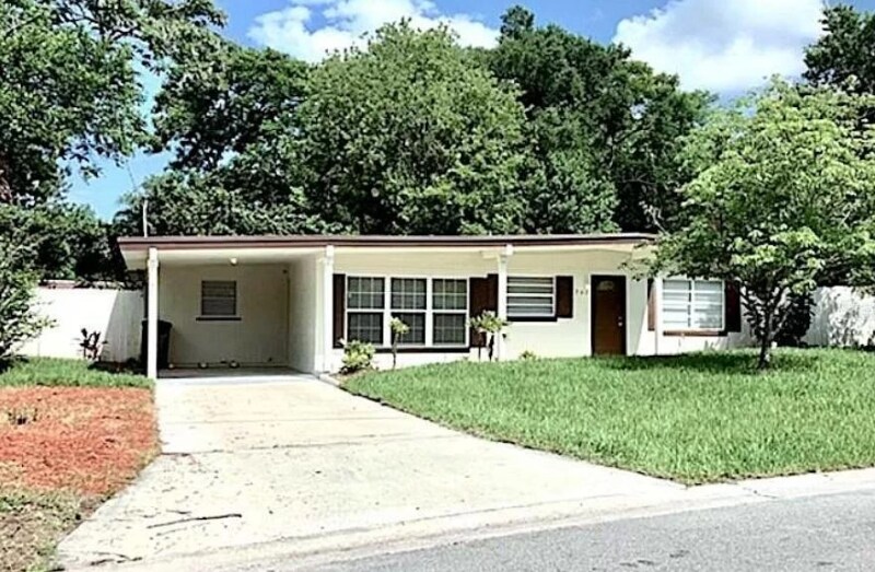 Photo - 702 Malcom Rd