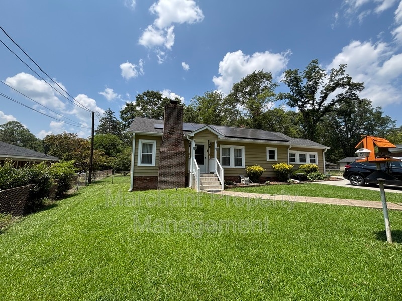 Photo - 609 N Maple St House
