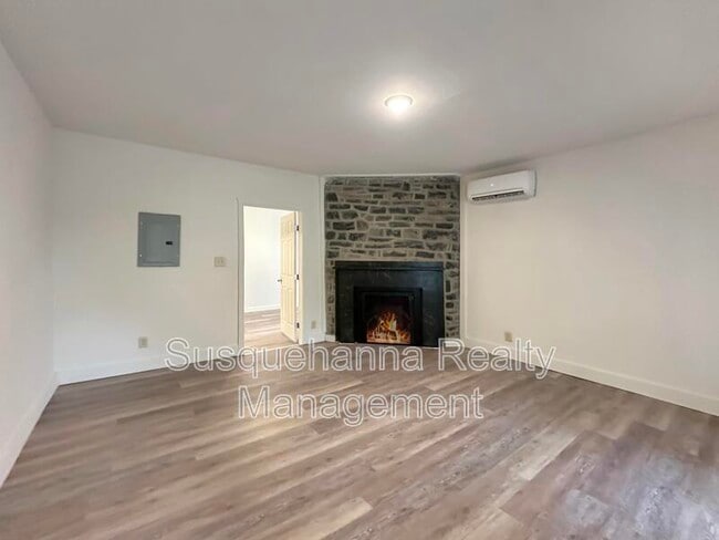 Photo - 520 W Main St Unidad 1st Flr.