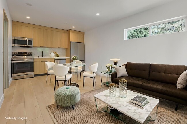 Photo - 11004 Hortense St