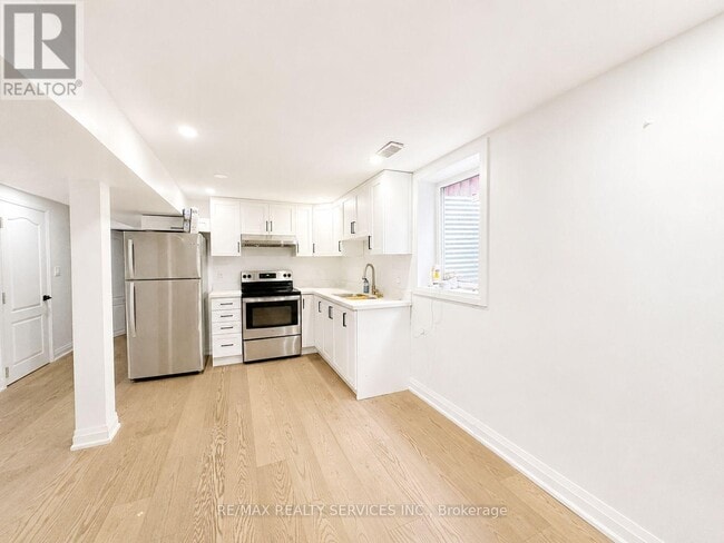 Photo - 32 Trewartha Crescent