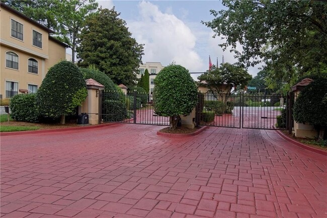 Photo - 3777 Peachtree Rd NE Unidad 1338