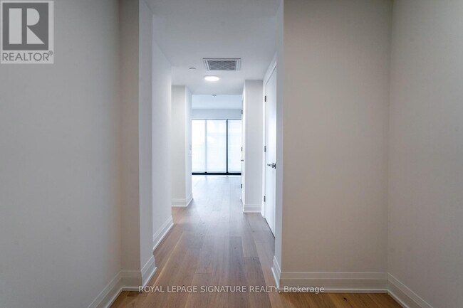 Photo - 33 Frederick Todd Wy Unité 1107