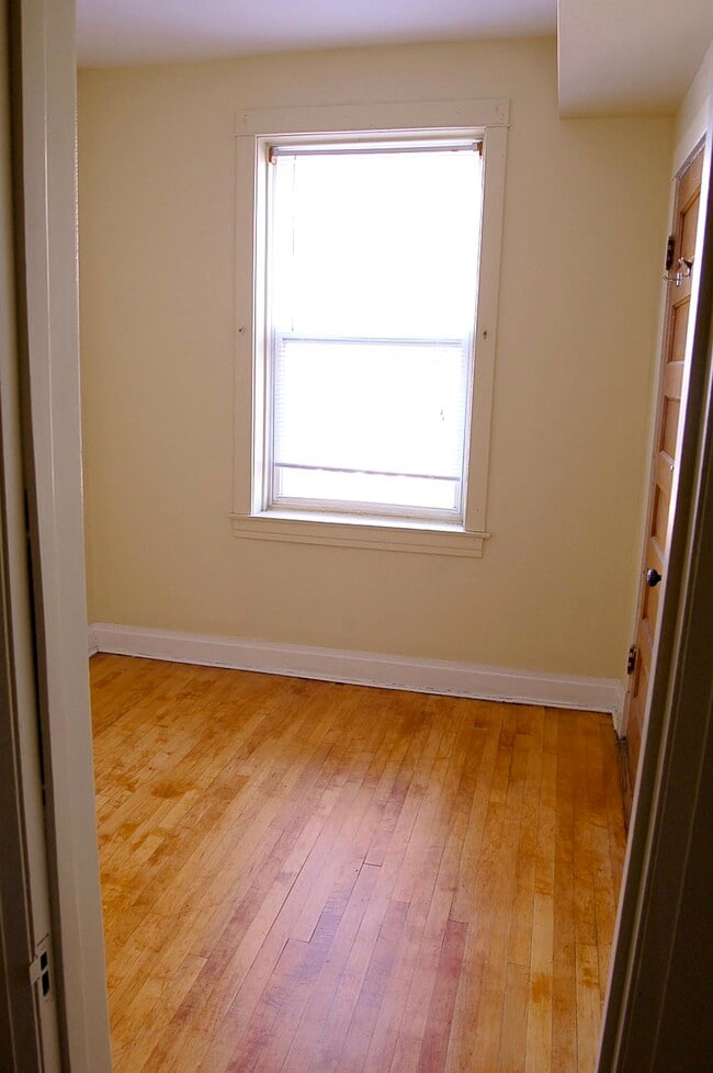 Photo - 3144 N Ridgeway Ave Unit 2