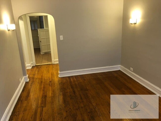 6364-82 N Hermitage