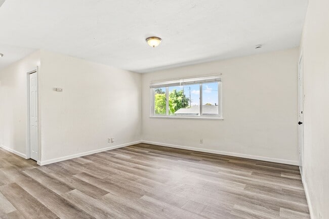 Photo - Move-In Ready: Secure 3BR Oakland Apartment with Paid Utilities Unidad C