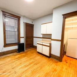 Building Photo - 1550 N La Salle Dr Unit a