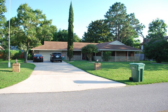 Building Photo - 123 Raintree Blvd Rental